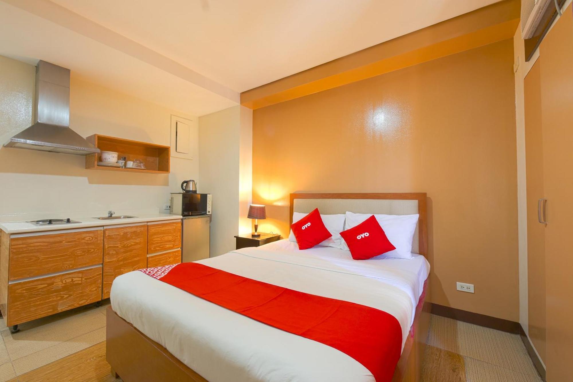 Oyo 769 Poblacion Suites Polaris San Pedro Makati Exterior foto