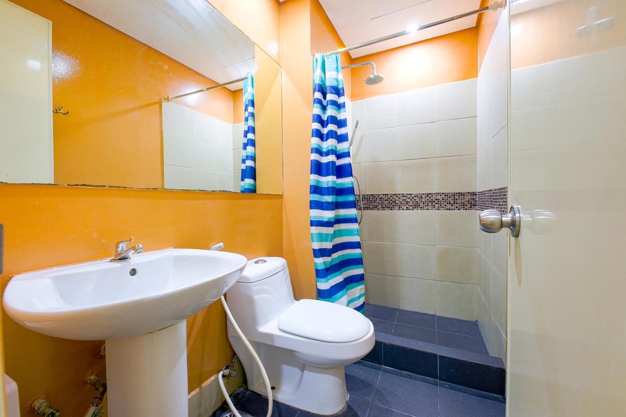 Oyo 769 Poblacion Suites Polaris San Pedro Makati Exterior foto
